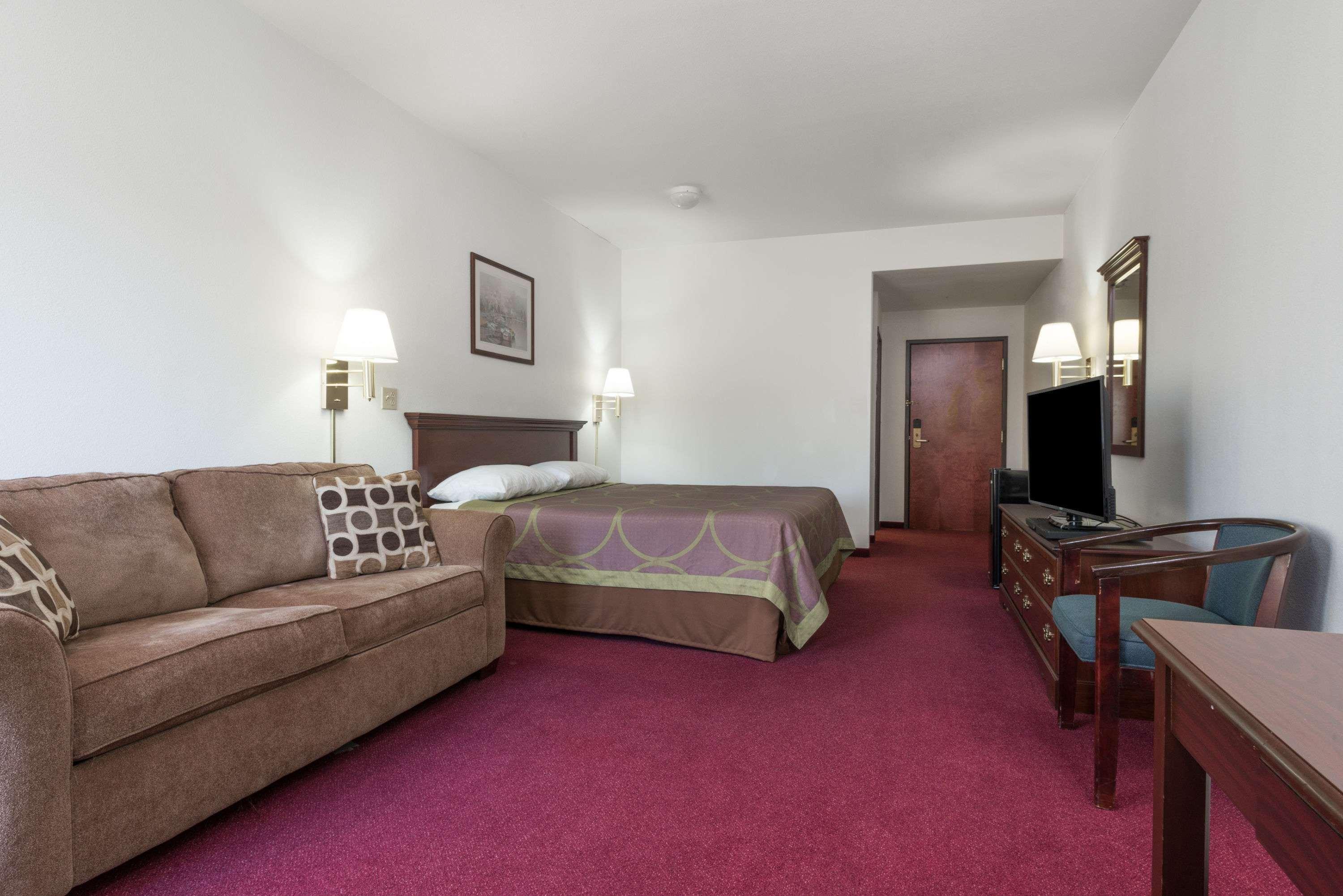 Super 8 By Wyndham Grayson Hotel Exterior photo