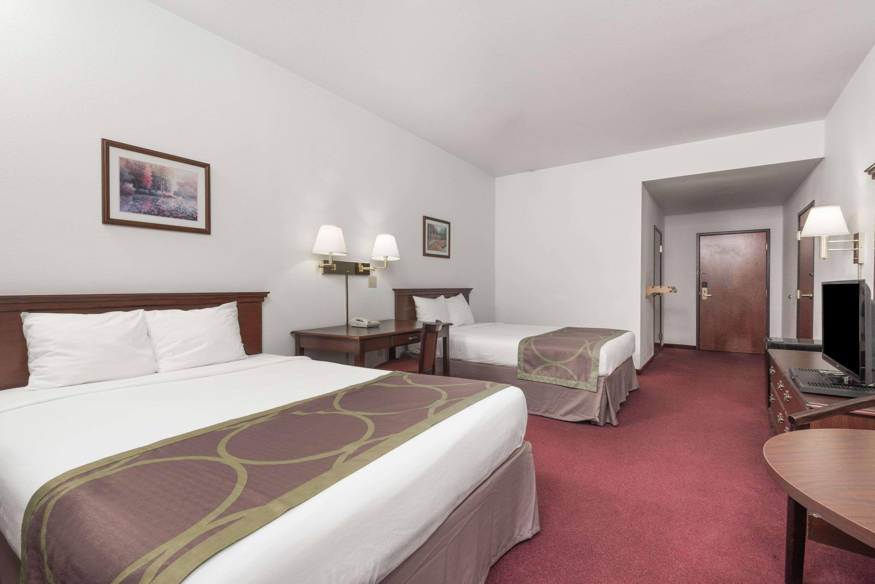 Super 8 By Wyndham Grayson Hotel Exterior photo